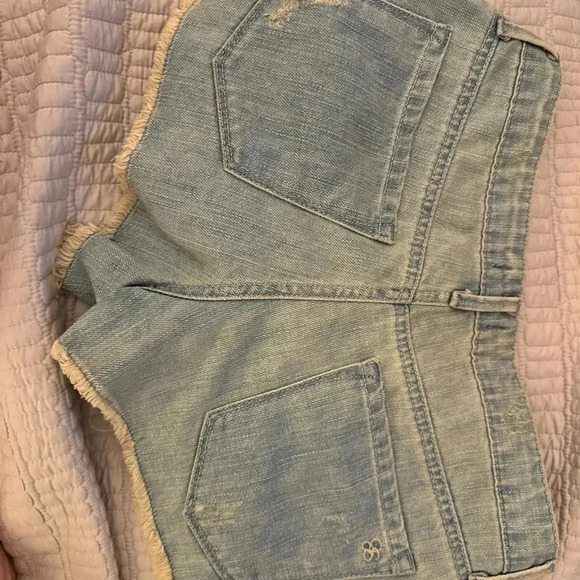 Jessica Simpson Distressed Light Denim Shorts Size 27 NWOT - Picture 5 of 6